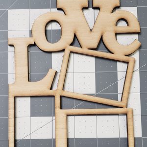 תפאורה של מסגרת תמונה לאהבה - בחיתוך לייזר