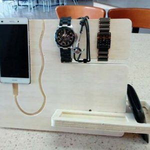 עמדת לילה תחנת טעינה ארגונית ליד המיטה מתנה לגברים - בחיתוך לייזר