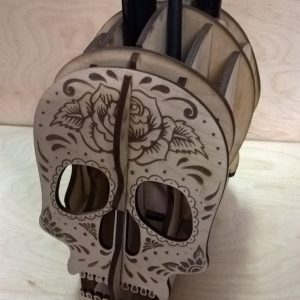 מחזיק עיפרון גולגולת - בחיתוך לייזר