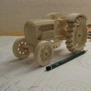 טְרַקטוֹר - בחיתוך לייזר