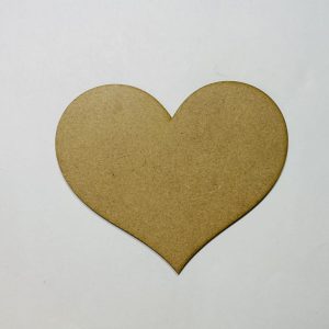 מלאכת צורת לב עץ לא גמור - בחיתוך לייזר