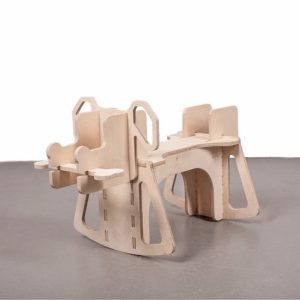 כלב נדנדה מעץ - בחיתוך לייזר