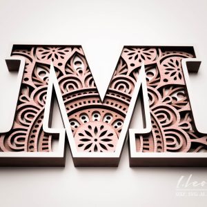 אות מ' מעוצבת - תמונת שכבות בחיתוך לייזר