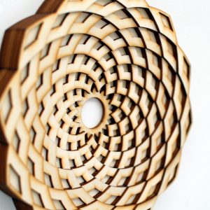 מנדלה גיאומטרית מעוצבת - תמונת שכבות בחיתוך לייזר