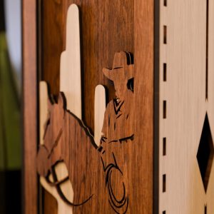 קופסת מתנה לבקבוק יין - נושא סרטי קאו בוי - תמונת שכבות בחיתוך לייזר