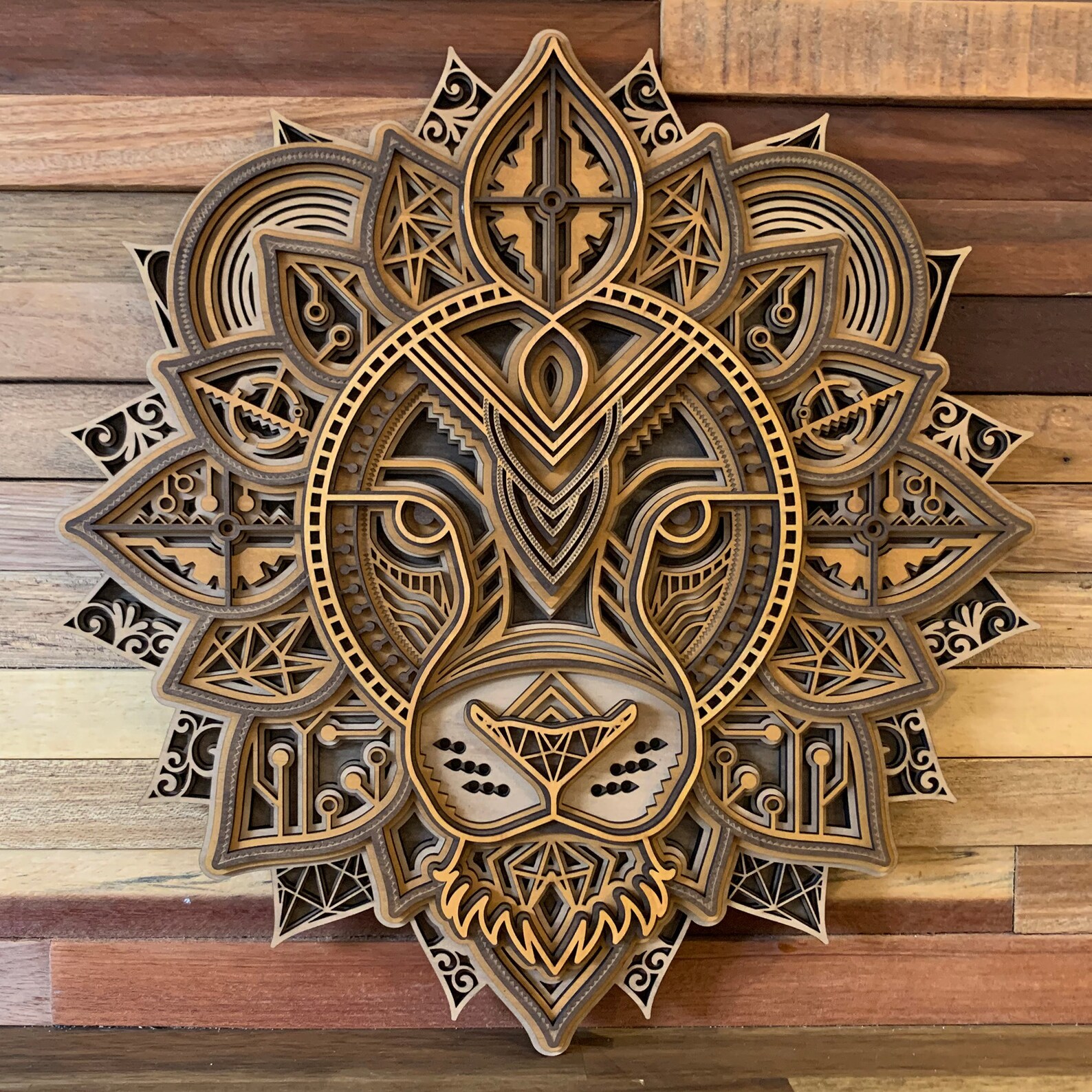 ראש אריה תלת מימדי - תמונת שכבות בחיתוך לייזר