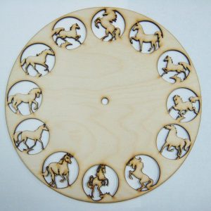 שעון 12 סוסים - בחיתוך לייזר