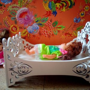 עריסה או עריסה לתינוק - בחיתוך לייזר