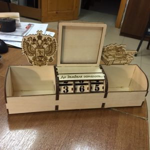 לוח שנה עם ארגונית שולחן - בחיתוך לייזר