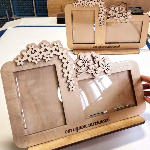 מסגרת תמונה דקור עם פרחים - בחיתוך לייזר