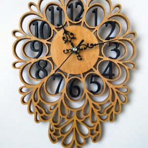 שעון קיר דקורטיבי מעץ - בחיתוך לייזר