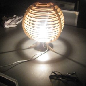 מנורת קיטי ציור - בחיתוך לייזר