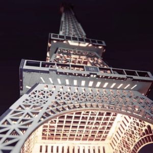 מגדל אייפל - בחיתוך לייזר