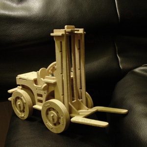 פאזל עץ תלת מימד למשאית מלגזה - בחיתוך לייזר