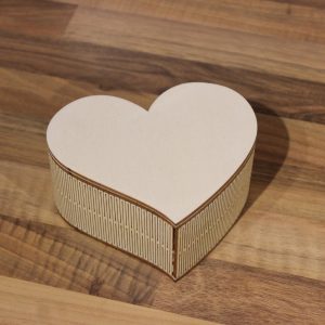קופסת לב - בחיתוך לייזר