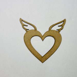 צורת לב עם כנפיים מגזרת מלאכת עץ לא גמורה - בחיתוך לייזר