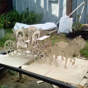 כרכרה רתומה לסוס - בחיתוך לייזר