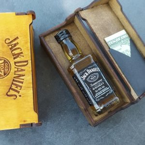 קופסת מתנה מעץ ג'ק דניאלס - בחיתוך לייזר