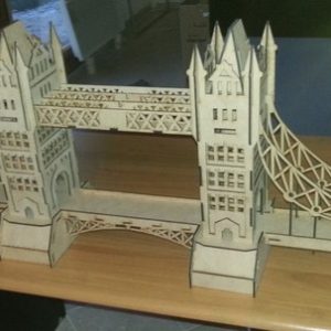 דגם פאזל תלת מימד של גשר לונדון - בחיתוך לייזר