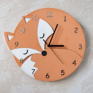 שעון קיר מודרני עכשווי - בחיתוך לייזר