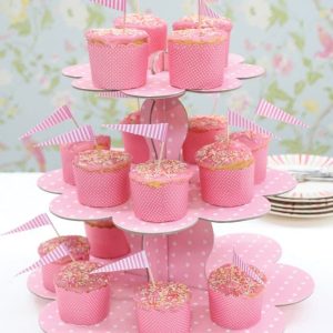 מעמד לעוגות גביע למסיבה - בחיתוך לייזר