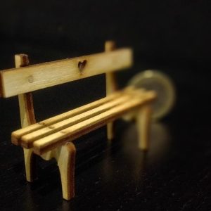 דיקט ספסל זעיר - בחיתוך לייזר