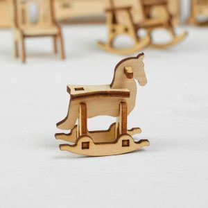 סוס נדנדה צעצוע - בחיתוך לייזר