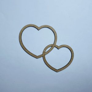 שני לבבות מגזרת ריקה מעץ - בחיתוך לייזר