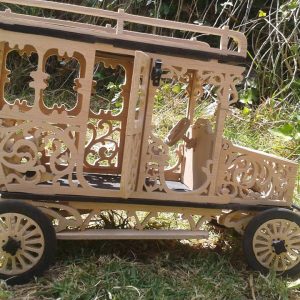 מכונית ויקטוריאנית - בחיתוך לייזר