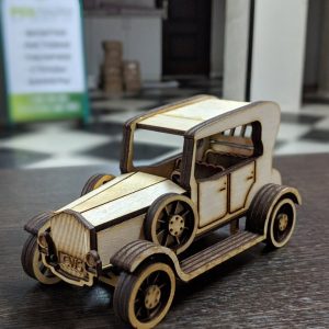 רכב קלאסי מעץ וינטג' - בחיתוך לייזר