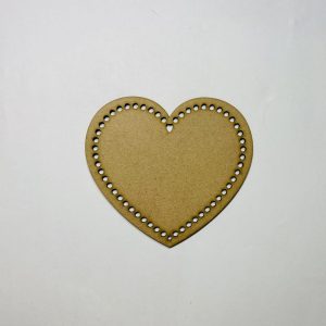 מגזרת לב מעץ למלאכת יד - בחיתוך לייזר