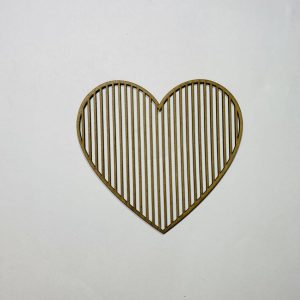 לב עץ לא גמור צורת חיתוך - בחיתוך לייזר