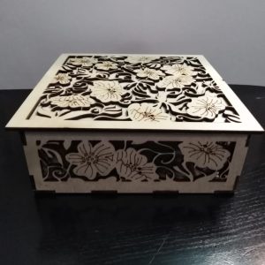 קופסת מתנה דקורטיבית מעץ עם מכסה - בחיתוך לייזר