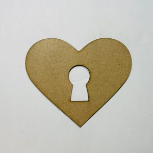 מגזרת לב מעץ עם חור מפתח - בחיתוך לייזר